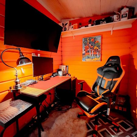 Giggling Creek Cottage - Bedjet! King Sized! Gazebo, 45 Acres, Arcades, Nintendo, More Henry Eksteriør bilde