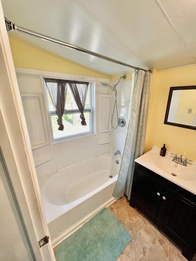 Giggling Creek Cottage - Bedjet! King Sized! Gazebo, 45 Acres, Arcades, Nintendo, More Henry Eksteriør bilde