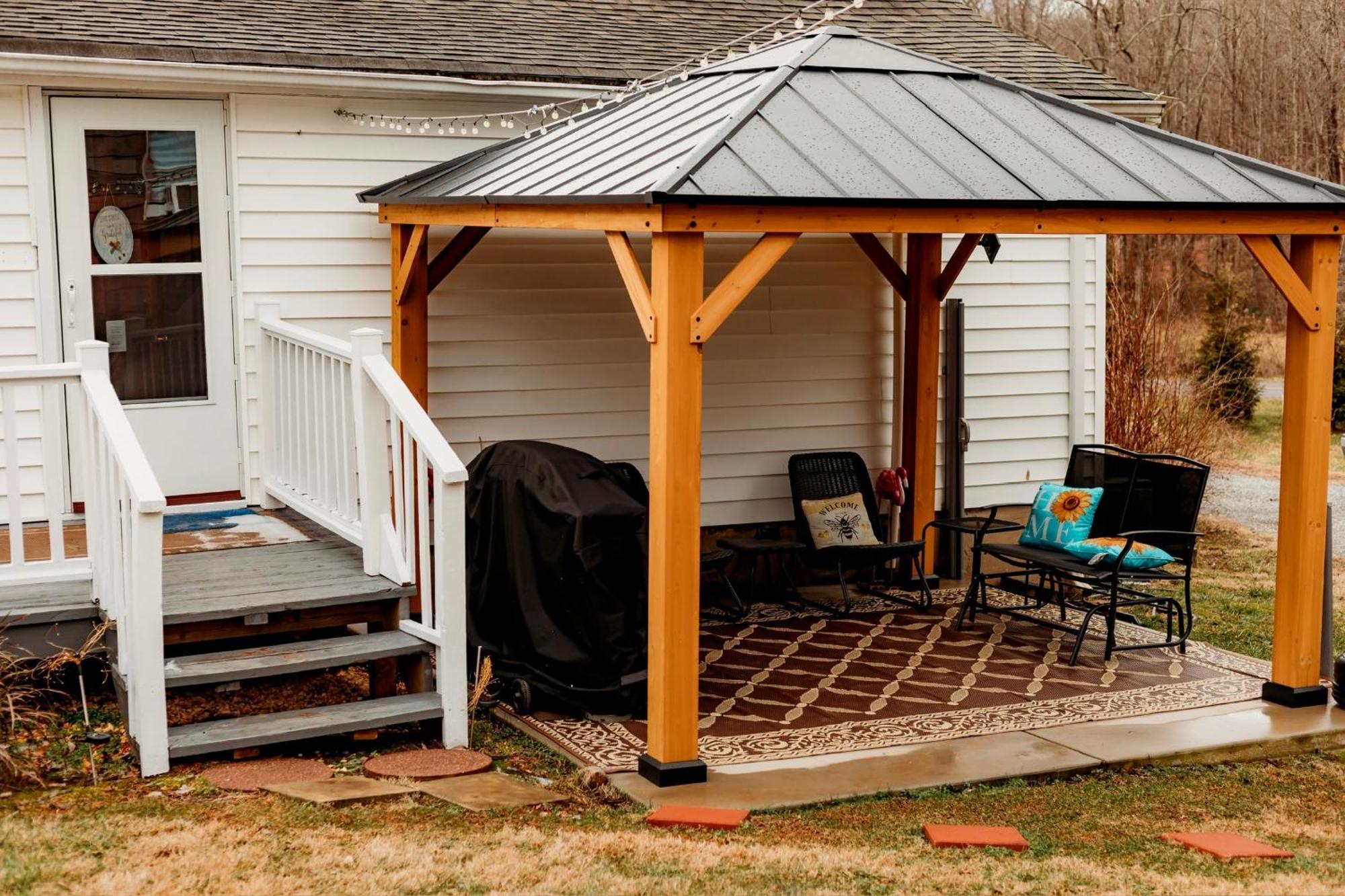 Giggling Creek Cottage - Bedjet! King Sized! Gazebo, 45 Acres, Arcades, Nintendo, More Henry Eksteriør bilde