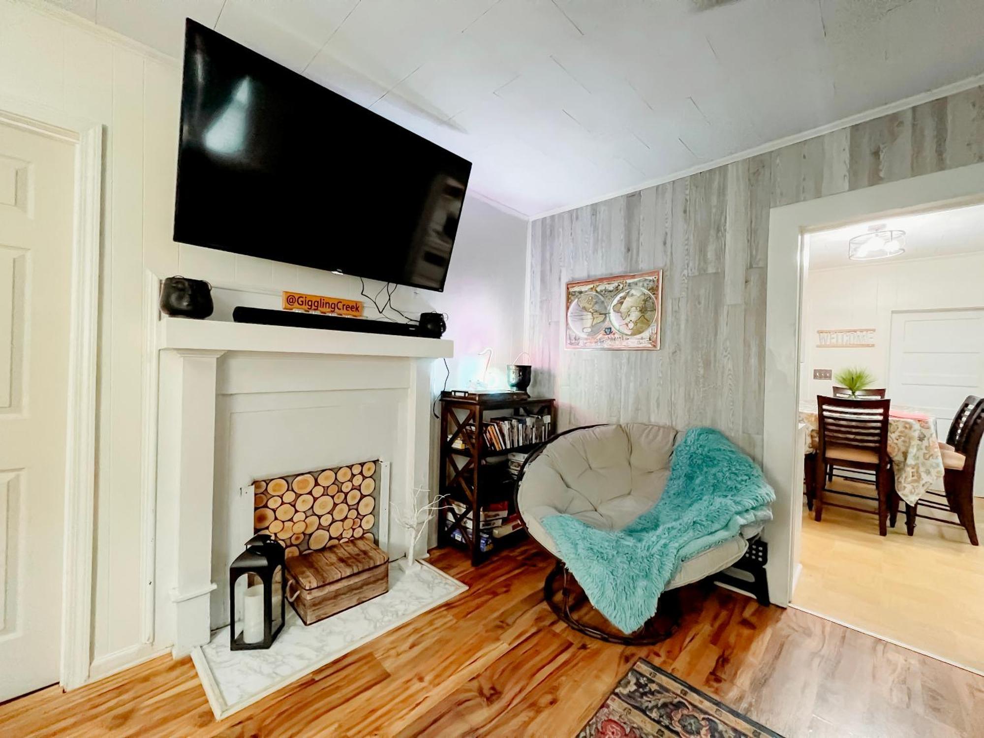 Giggling Creek Cottage - Bedjet! King Sized! Gazebo, 45 Acres, Arcades, Nintendo, More Henry Eksteriør bilde