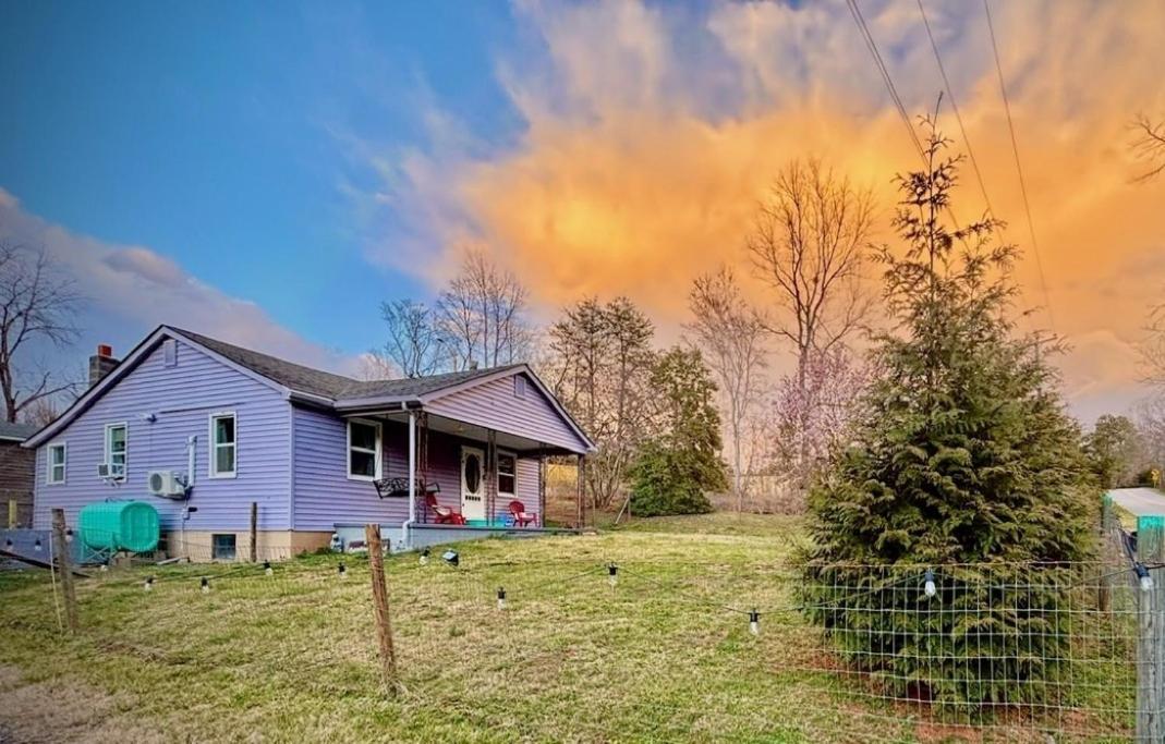 Giggling Creek Cottage - Bedjet! King Sized! Gazebo, 45 Acres, Arcades, Nintendo, More Henry Eksteriør bilde